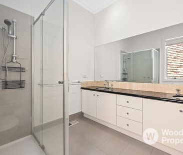 Contemporary Family Living in Hawthorn East - Photo 3