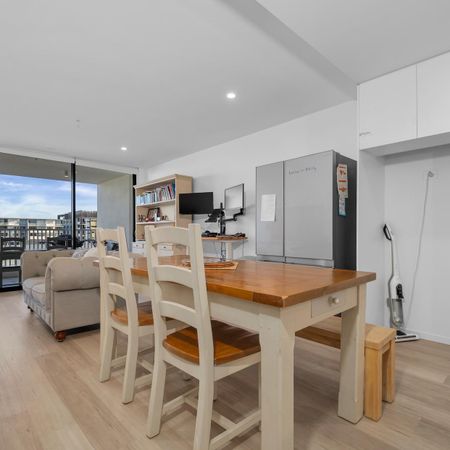 Spacious 3-Bedroom Apartment in Boutique West End Complex - Photo 3