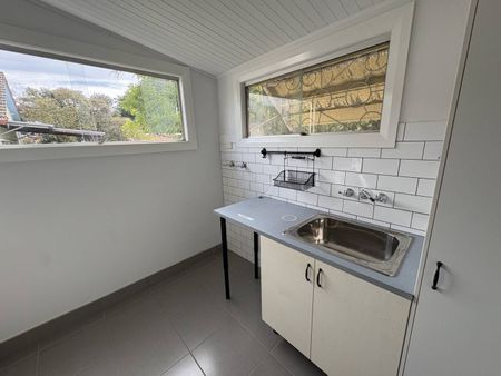 STYLISH 2 BEDDER STEPS FROM THE PARK AND THE NEW GRAFTON POOL - Photo 3