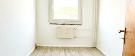 Günstige, renovierte 3-Raum-Wohnung in ruhiger Waldrandlage - Bingestadt Geyer! - Photo 1