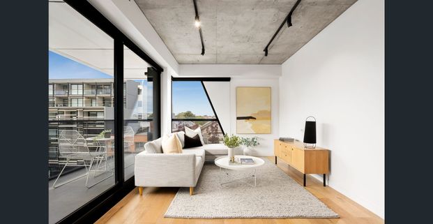 Customised Light-filled Living in the Heart of Prahran - Photo 1