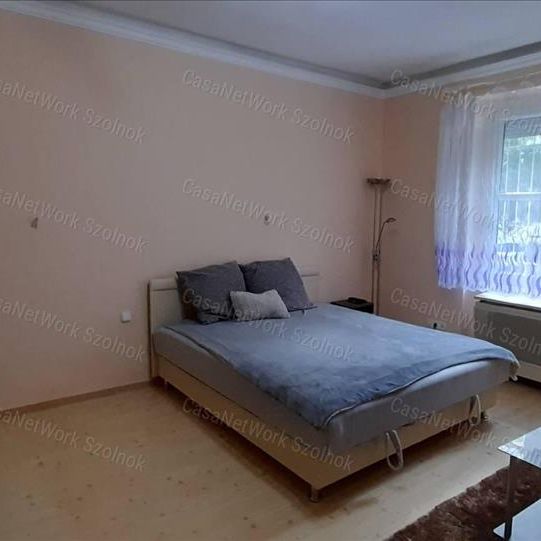 Kiadó felújított lakás - Szolnok - Fotó 1