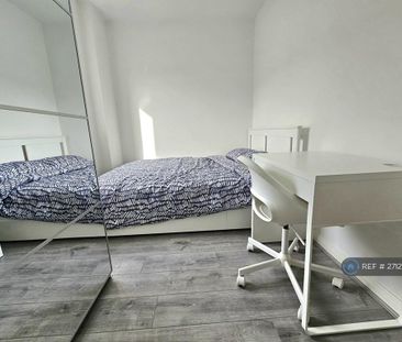 1 bedroom in a flat share to rent - Photo 3