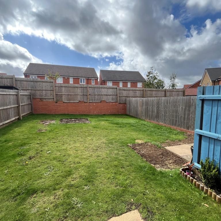 3 bedroom semi-detached house to rent - Photo 1