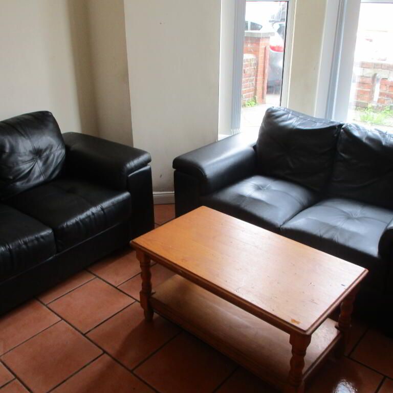 Great Apartment, 122a Fitzroy Avenue, Queens Quarter!, Belfast, BT7 1HX - Photo 1