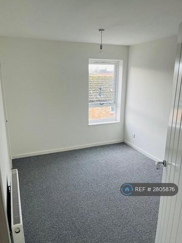 3 bedroom terraced house to rent - Photo 3