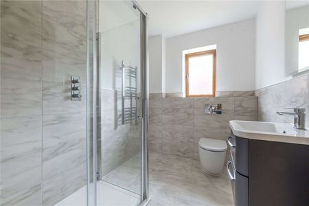 Beautifully presented, newly built family home with stunning rural views - Photo 3