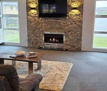 Spacious 4BR family haven with new ext - Photo 4