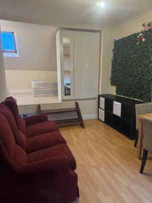 Studio Flat, Frobisher Road, N8 - Photo 1