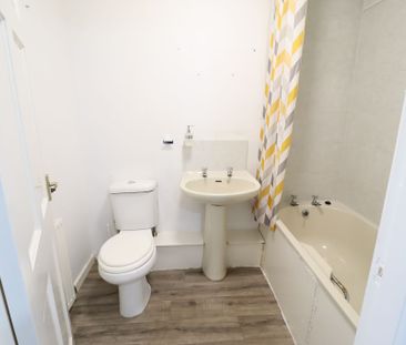 2 Bedroom End Terraced House To Rent - Photo 4
