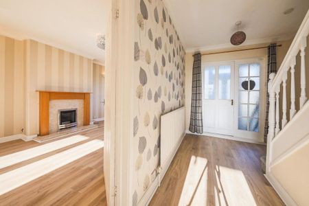 2 bedroom semi-detached bungalow to rent - Photo 4