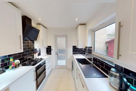 3 bedroom detached house to rent - Photo 5