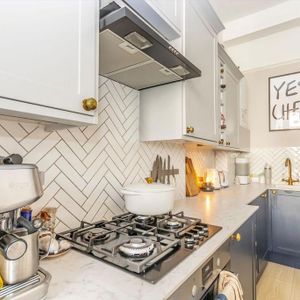 2 bedroom flat to rent - Photo 2