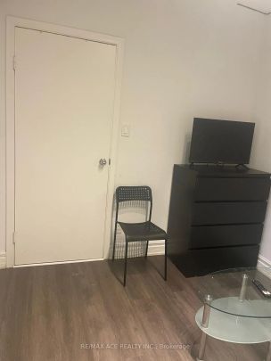 38 Emerson Avenue #Room A - Photo 1