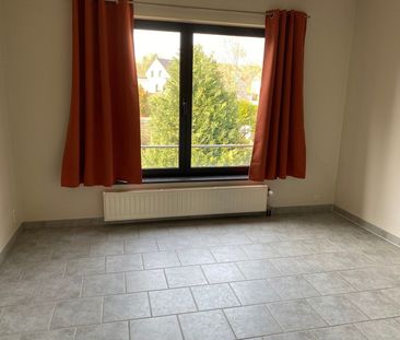 Ruim appartement op de 2de verdieping, ideaal gelegen in een rustig... - Photo 1