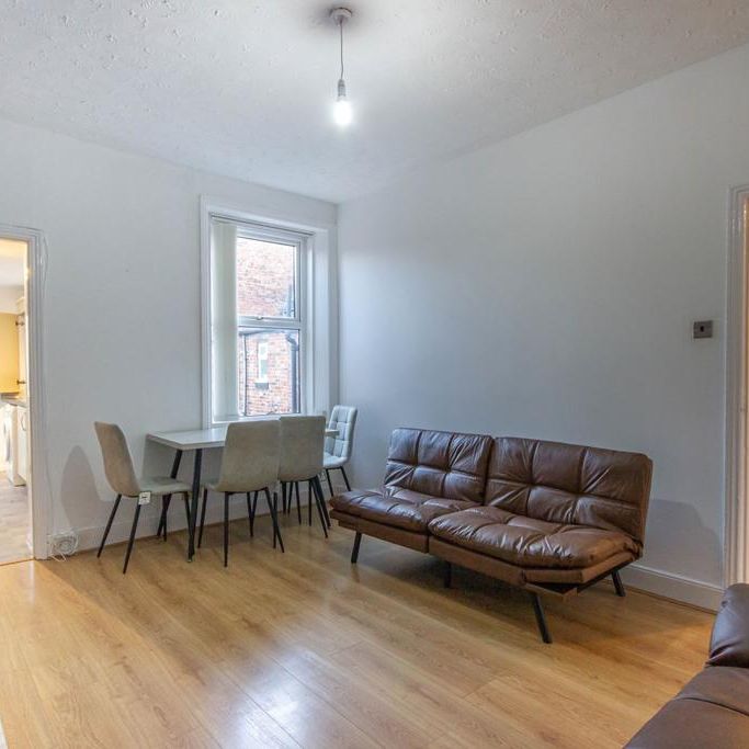 3 bedroom flat to rent - Photo 1