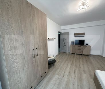 Apartament 1 camera, decomandat, parcare, zona Terra - Fotografie 2