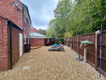 2 bedroom semi-detached house to rent - Photo 5