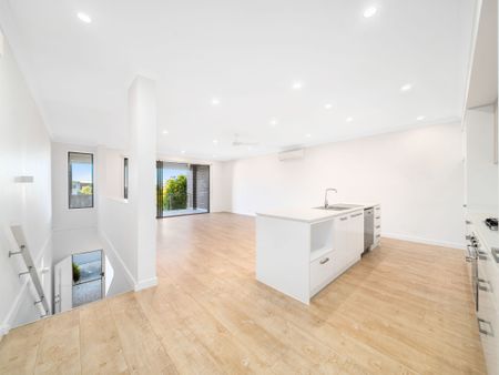 STYLISH TOWNHOUSE IN THE HEART OF NORTH LAKES - Photo 2