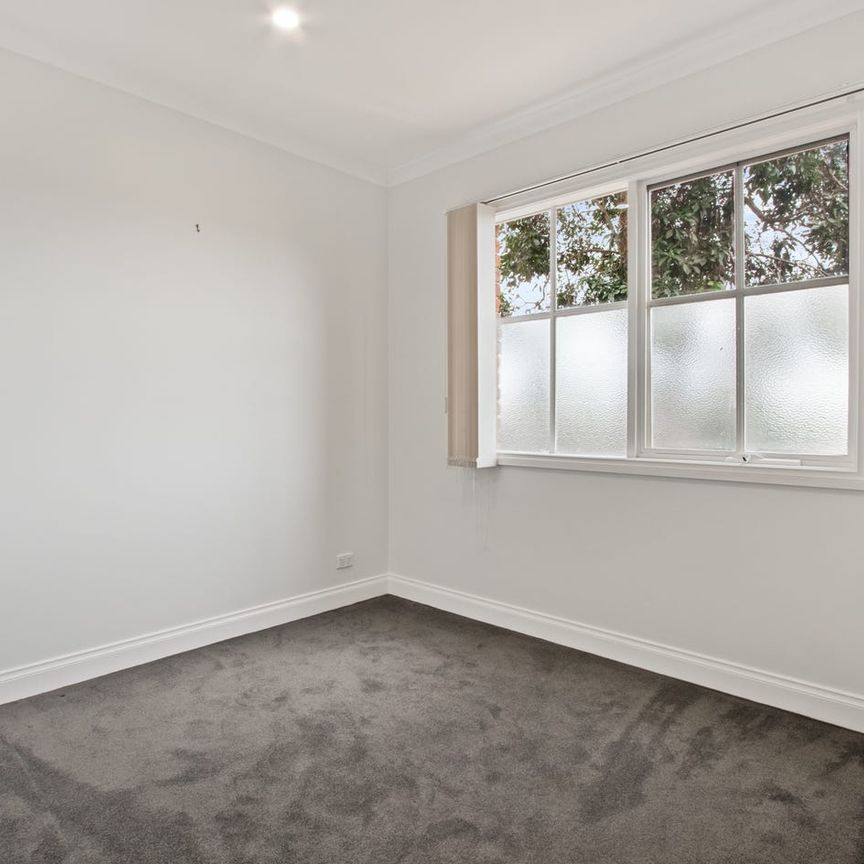 Spacious house in prized location - Photo 1