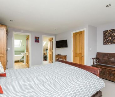 4 bedroom semi-detached house to rent - Photo 5