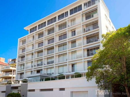 Space, Style & Spectacular Harbour Views - Photo 3