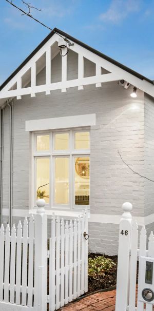 An Effervescent Edwardian With Parking - Photo 2