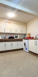 Double Room To Let - HP12 (Bills Included) - Photo 3