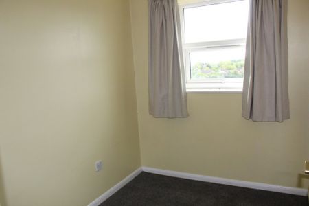 3 bed Terraced - To Let - Photo 5