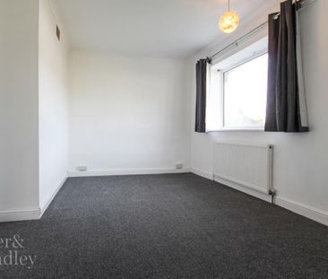 3 bedroom end of terrace house to rent - Photo 2