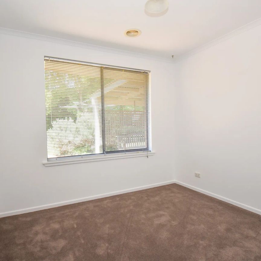 Leafy Cul-de-Sac Comfort – Move Straight In! - Photo 1