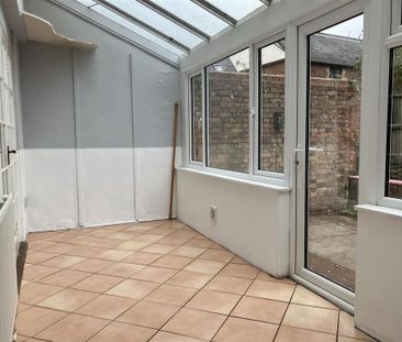 3 bedroom terraced house to rent - Photo 3