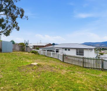 Bright Family Home in Claremont - Photo 5