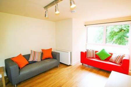 1 Bed Flat, Harper House, M19 - Photo 4