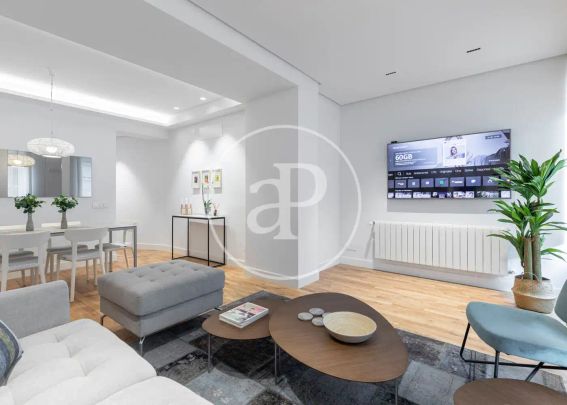 Piso de alquiler en Av. de Menéndez Pelayo, Ibiza de Madrid - Foto 1