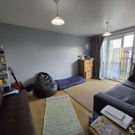 Bullsmoor Way, Waltham Cross, EN8 - Photo 3