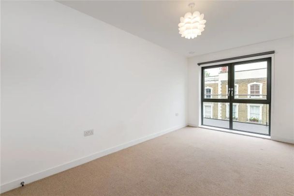 2 bedroom flat in 47 Allcroft Road - Photo 1