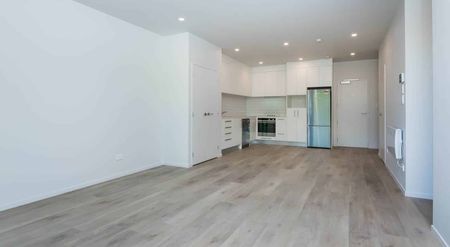 Modern top floor 3 bedroom apartment - Photo 4