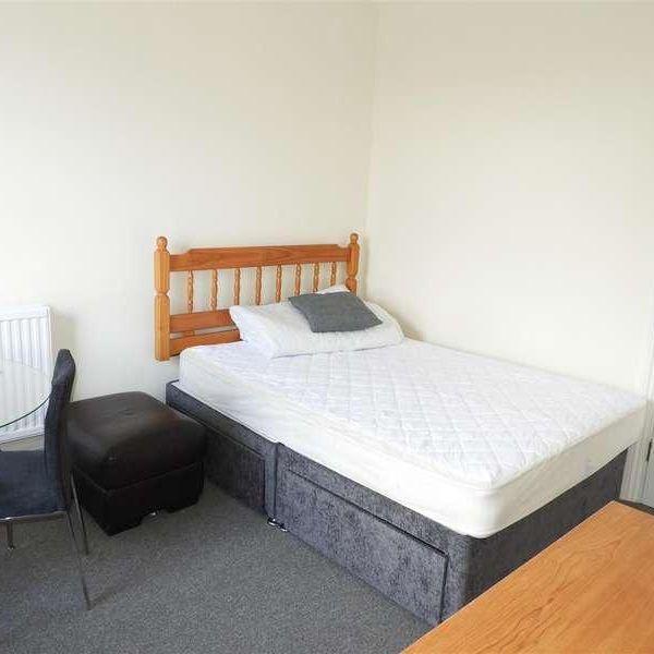 Devizes Road, Old Town, Swindon, SN1 - Photo 1