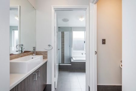 9 Norwood Avenue, Baldivis WA 6171 - House For Rent | Domain - Photo 2