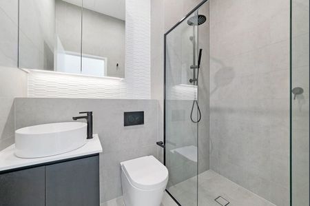 Convenient, Spacious & Ultra Modern 3 bedroom luxury apartment - Photo 4