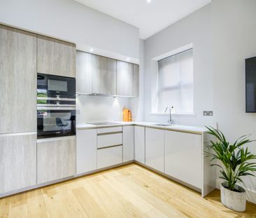 Flat to rent on - Photo 2