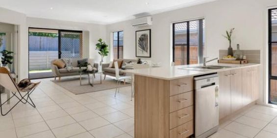 Stunning Coomera Home for Rent - Enjoy Luxurious Living in this Beautifully Family House! - Photo 3
