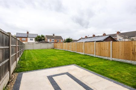 To Let 3 Bed House - Semi-Detached - Photo 4