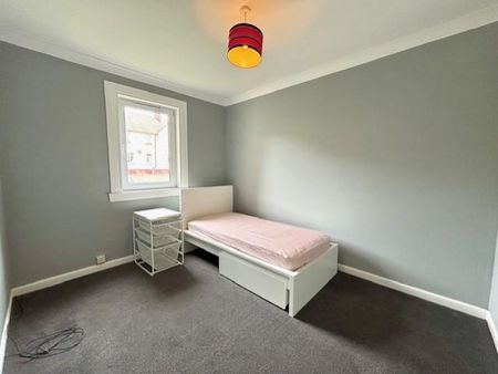 3 bedroom flat to rent - Photo 4