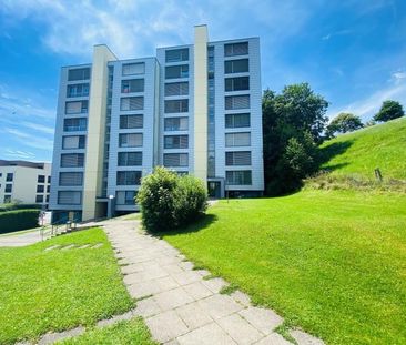 "Grossräumige, helle 4.5-Z-Wohnung mit Balkon und herrlicher Aussic... - Photo 1