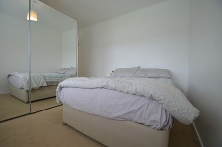3 bedroom Property to rent - Photo 5