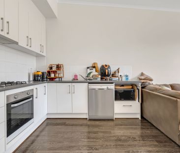 STYLISH 2 BEDROOM HOME! - Photo 6