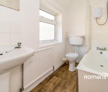 4 bedroom semi-detached house to rent - Photo 2