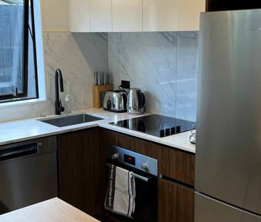 Polished Urban Retreat - Photo 5